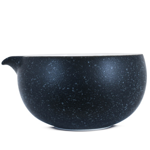 Matchawan – Ceramic Matcha Bowl with Spout – Kurai