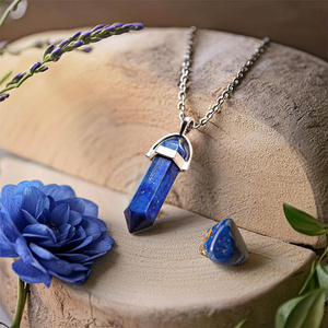 Pendant with lapis lazuli in pouch + chain