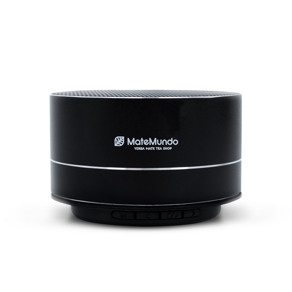 Speaker with MateMundo logo