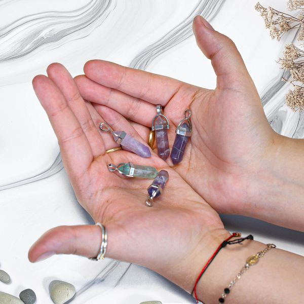 Pendant with fluorite