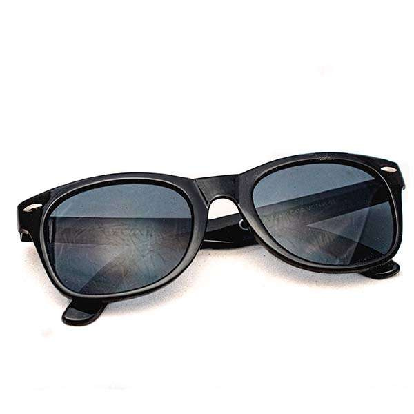 Sunglasses with MateMundo logo